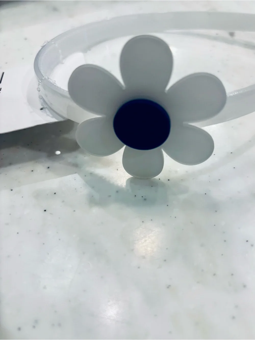 Tahari Opaque Headband with White Daisy and Navy Center